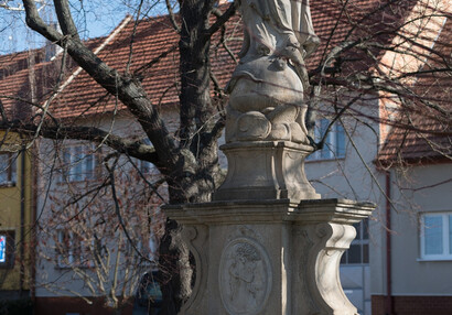 Socha Neposkvrněného početí Panny Marie z období kolem roku 1740 naproti fary. | © František Sysel